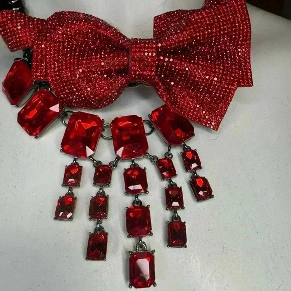 Betsy Johnson Christmas Holiday sparkly red pave crystals bows necklace. - Picture 3 of 10